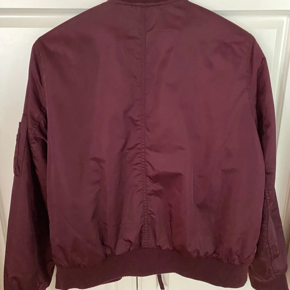 Gap Woman’s Bomber Jacket . Size Small . Burgundy color. - Picture 6 of 14